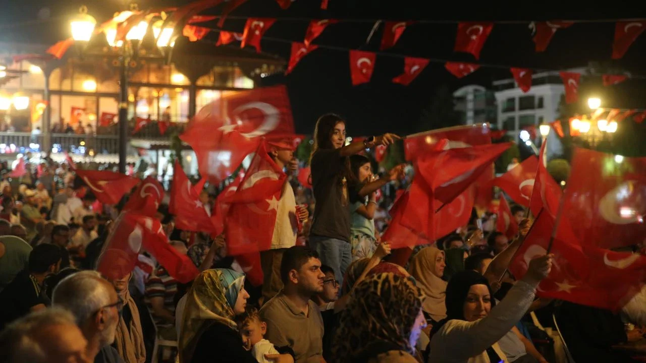 15 Temmuz resmi tatil mi? 15 Temmuz Demokrasi ve Milli Birlik Günü 2026'da kimler izinli, bankalar, belediyeler ve hastaneler açık mı?