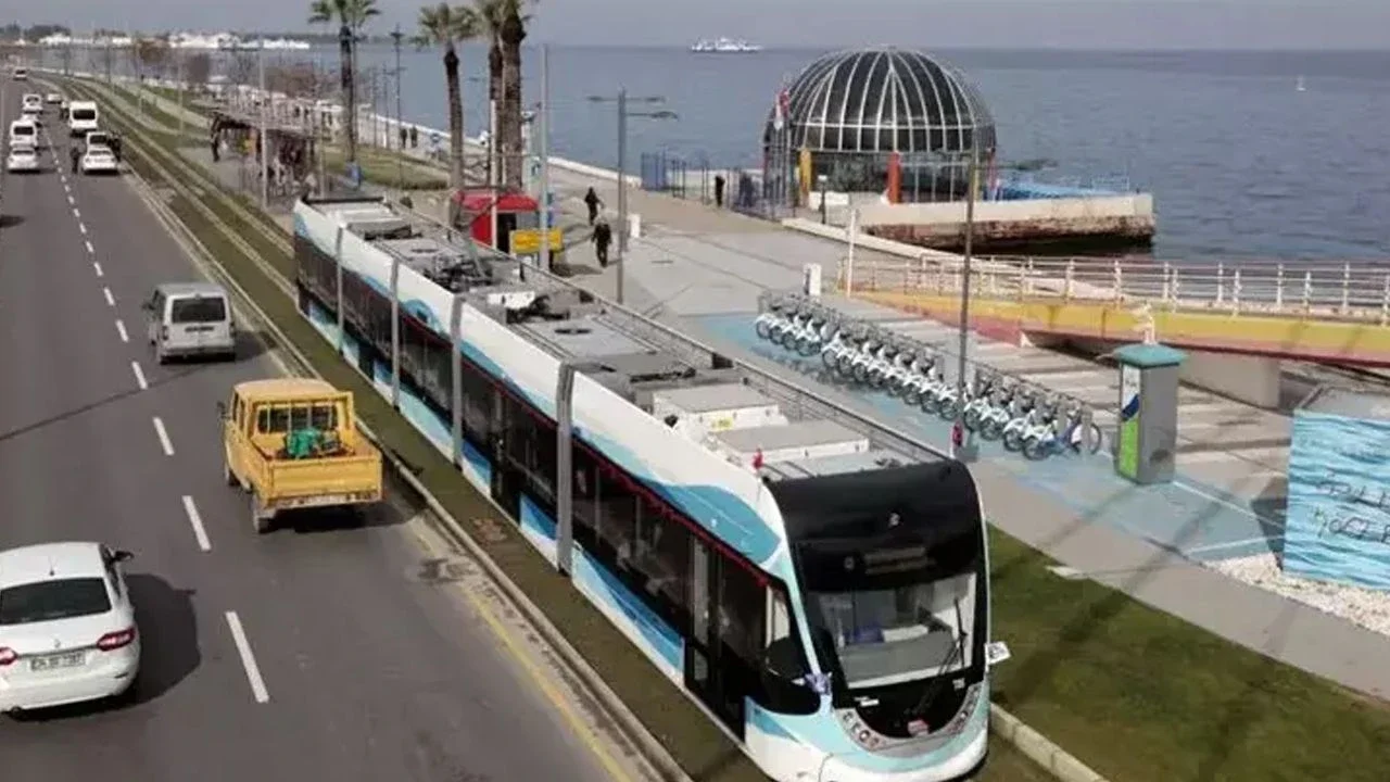 15 Temmuz'da İzmir'de toplu taşıma ücretsiz mi? ESHOT, Metro, Tramvay, Vapur ve İZBAN bedava mı?
