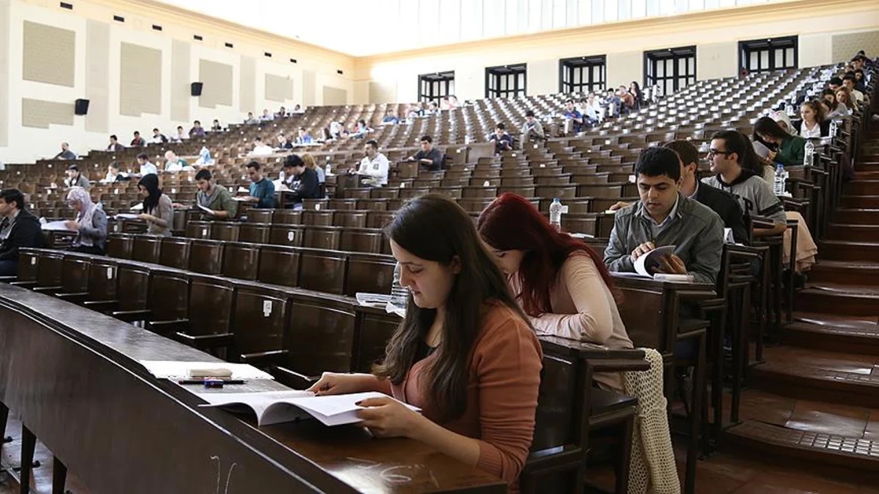 19 Mayıs üniversiteler tatil mi? 19 Mayıs Salı devlet ve özel üniversiteler kapalı mı?