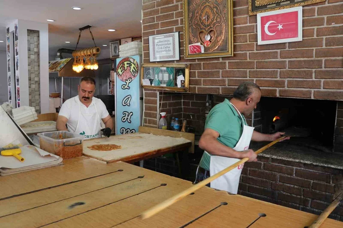 50 TL'ye lahmacun sattı, başı dertten kurtulmadı: 'At eti satıyor' bile dendi