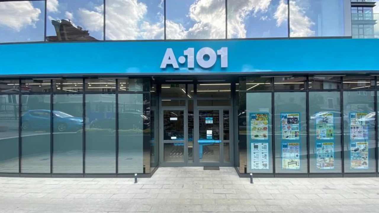 A101 18-24 Haziran aktüel ürünler kataloğu! Fanlı ampul, koltuk örtüsü, piknik sandalyesi, ütü ve tıraş makinesi geliyor