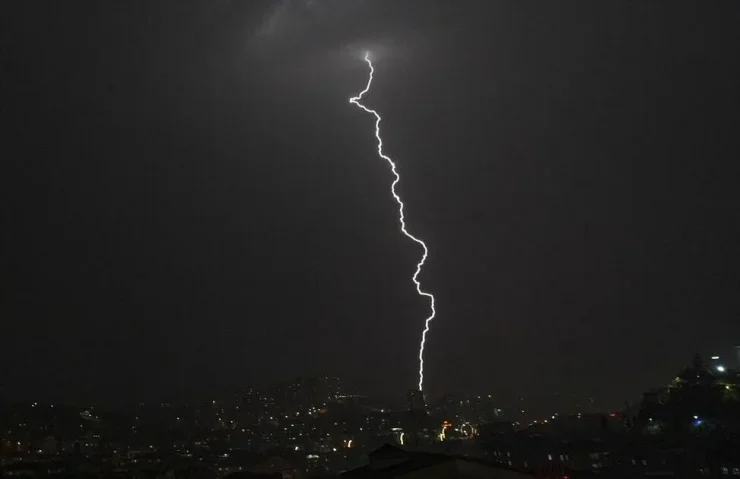 Alanya’da Eylül sıcağı sürerken sağanak ve sarı alarm uyarısı