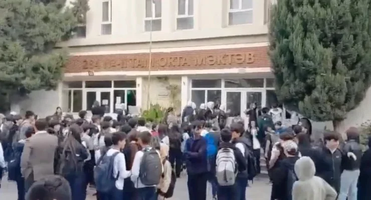 Azerbaycan’da başörtüsü tartışması okullardaki uygulamalarla büyüyor