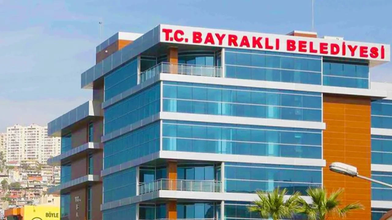 Bayraklı Belediyesine yolsuzluk soruşturması kapsamında operasyon