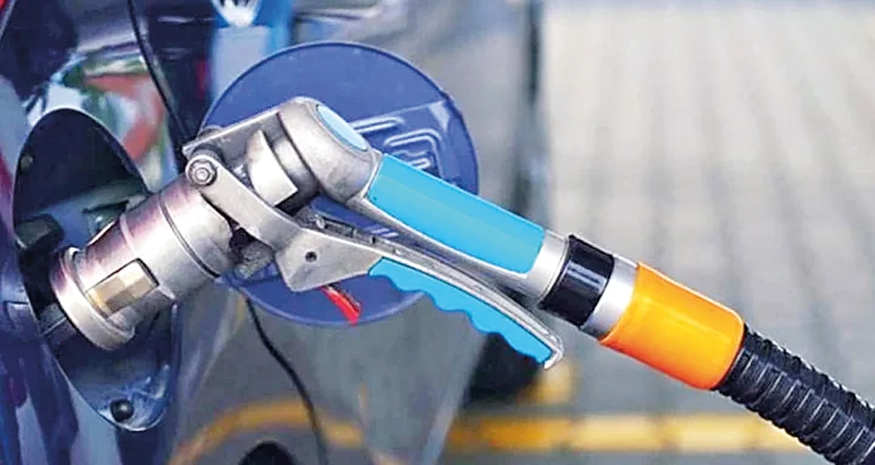 Benzine zam beklentisi gerçeğe dönüştü tabelalar değişti