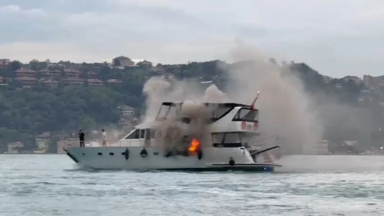 Beşiktaş Bebek Sahili’nde teknede yangın paniği