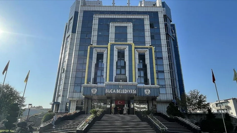Buca Belediyesi'ne operasyon: Belediye Başkanı Görkem Duman gözaltında