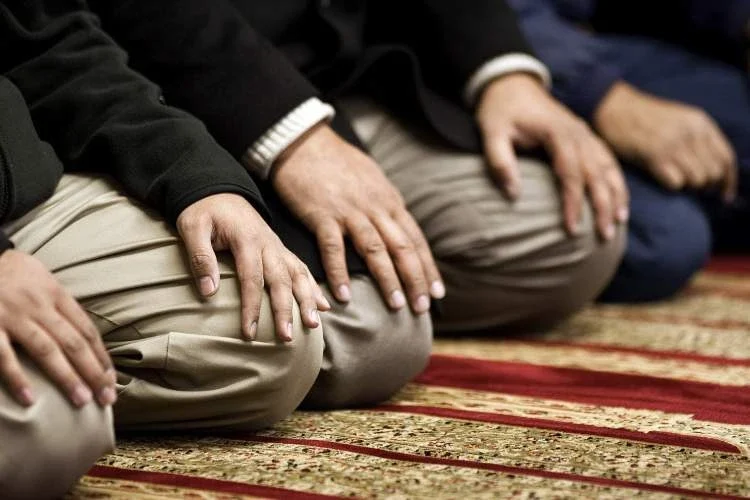 Bugün cuma namazı saat kaçta? 17 Temmuz Cuma ezanı kaçta okunuyor? İstanbul, Ankara, İzmir cuma saatleri