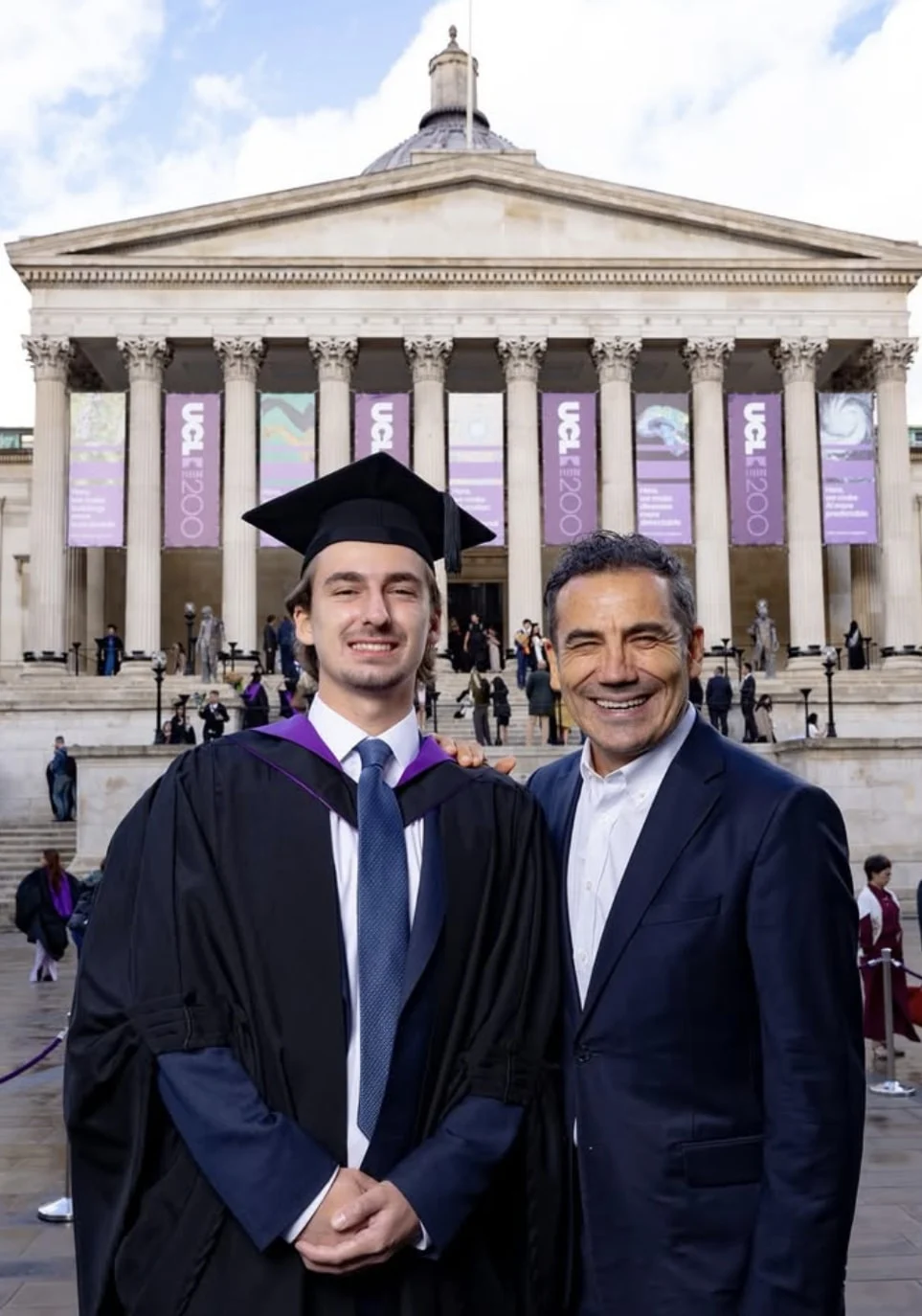 Can Göçer Londra’daki prestijli üniversiteden dereceyle mezun oldu