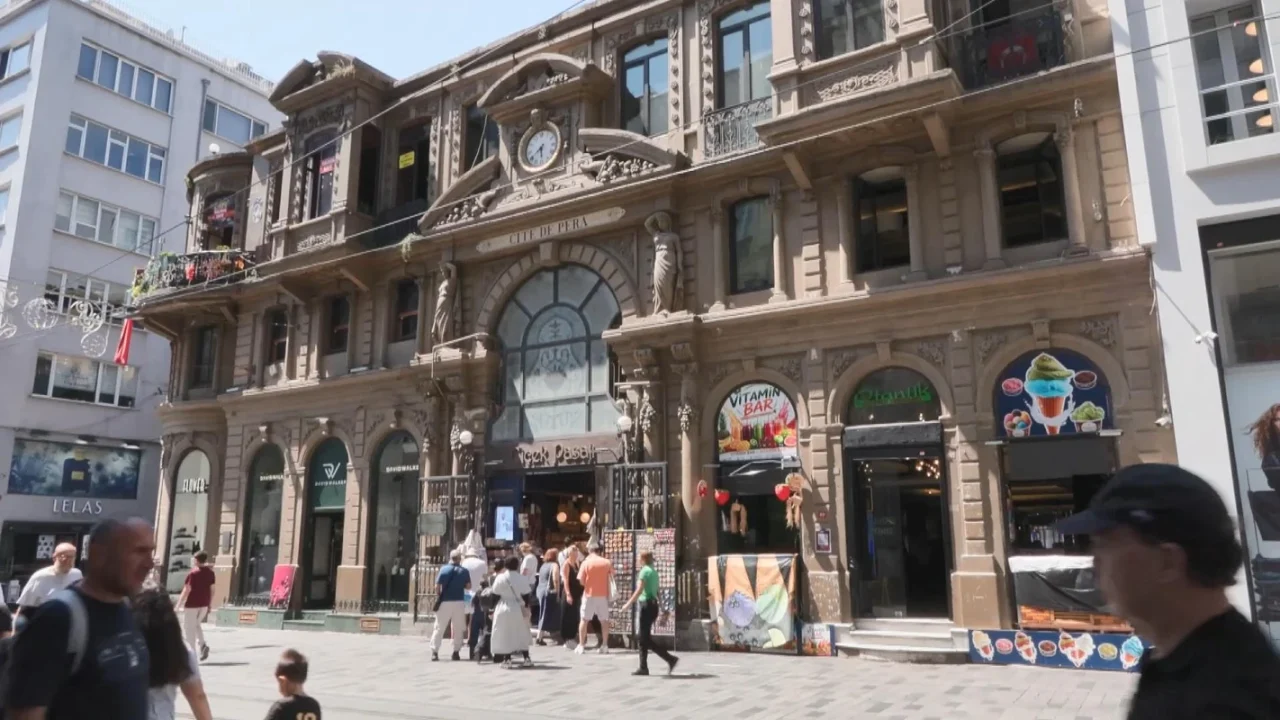 Çiçek Pasajı’nın son hali tartışma konusu oldu