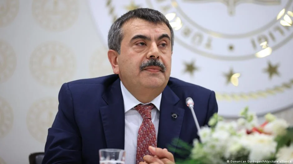 CNN Türk canlı yayında gündemin ekonomi ve eğitim başlıkları öne çıkıyor