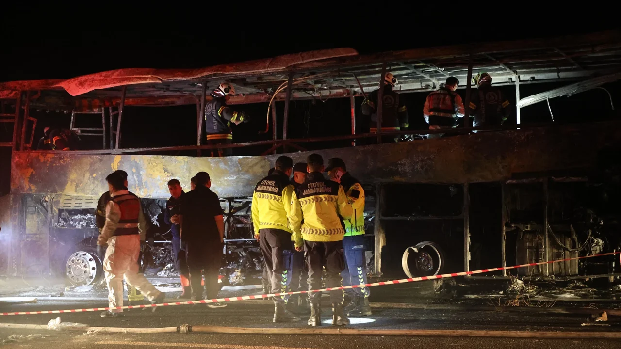Denizli'de yolcu otobüsü yandı: Çok sayıda ölü ve yaralı var
