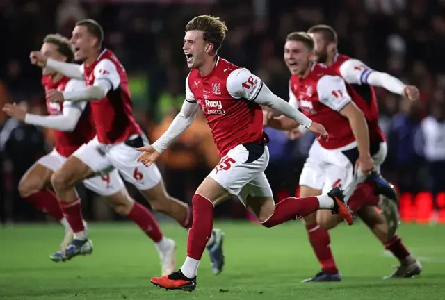 EFL Cup gecesinde Arsenal yıkıldı Manchester City penaltıyla turladı