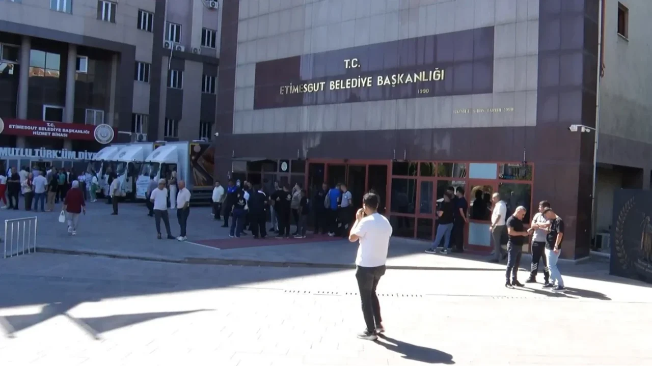 Etimesgut Belediye Başkanı Erdal Beşikçioğlu'na tutuklama talebi
