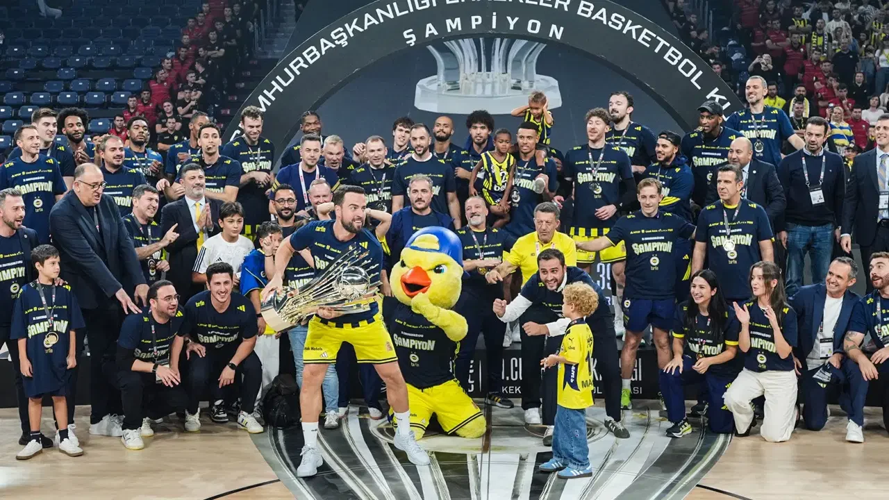 Fenerbahçe Tarfin sezona Bahçeşehir Koleji deplasmanında giriyor