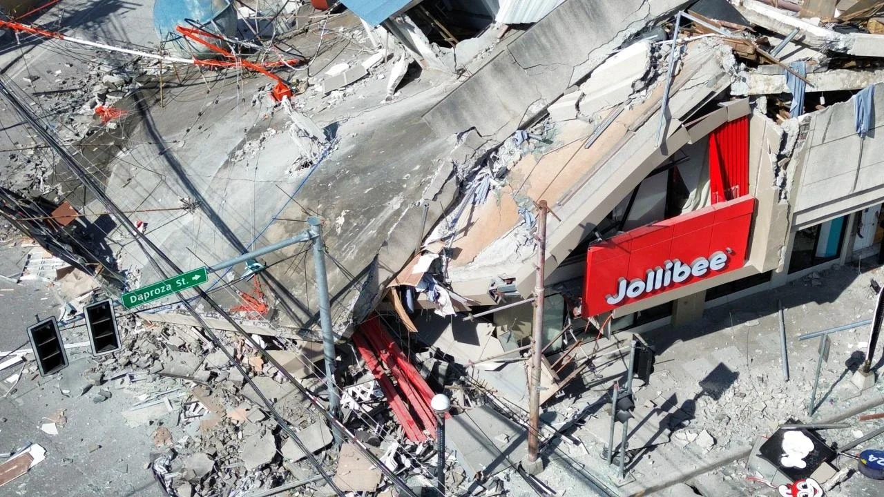 Filipinler'de korkutan deprem! 7.4 büyüklüğünde sarsıntı sonrası tsunami alarmı verildi