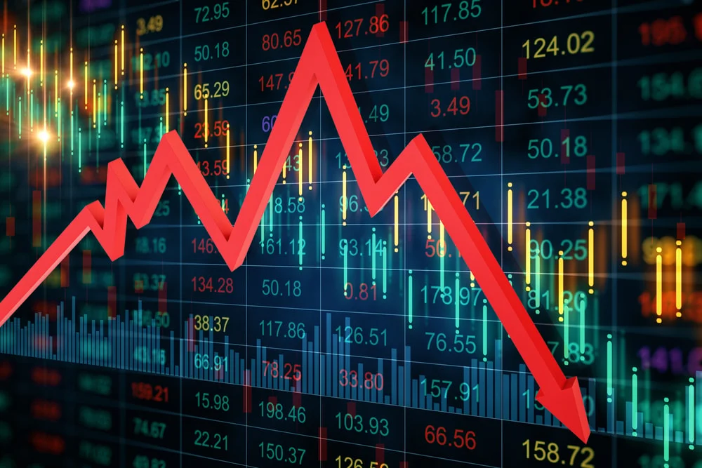 Fitch küresel piyasalarda üç risk için alarm verdi