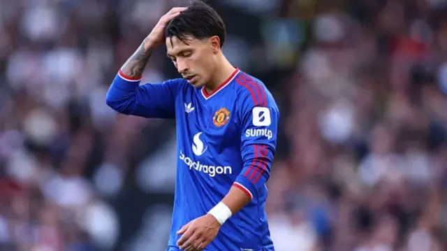 Fulham karşısında son dakika golüyle kurtulan Manchester United yine kazanamadı