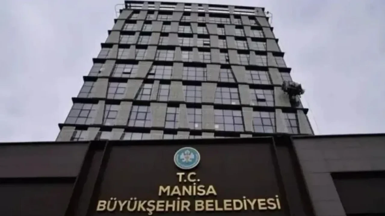 İki katı bedelle alınan iş makineleri ve şüpheli para trafiği soruldu: Suçu eşine attı