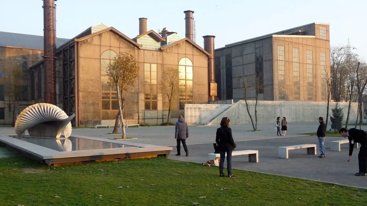 İstanbul Bilgi Üniversitesi neden kapatıldı?