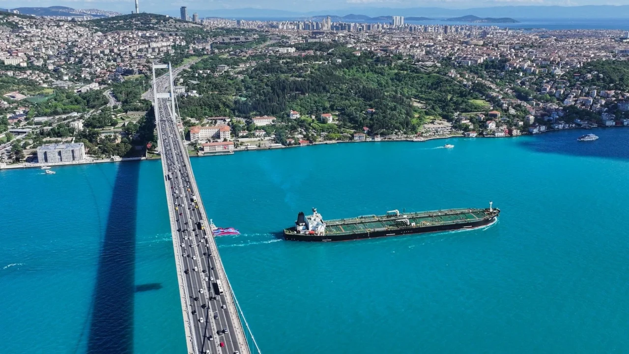 İstanbul Boğazı neden turkuaza döndü?
