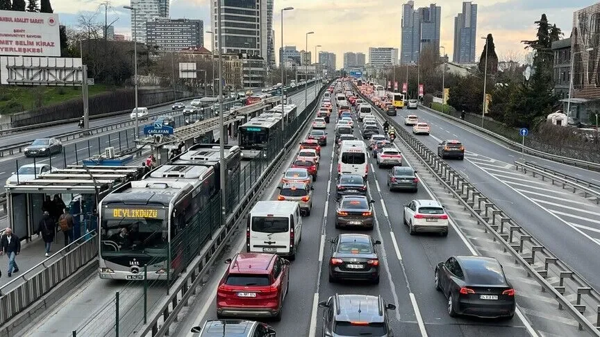 İstanbul'da bugün bazı yollar trafiğe kapatılacak: İşte alternatif güzergahlar