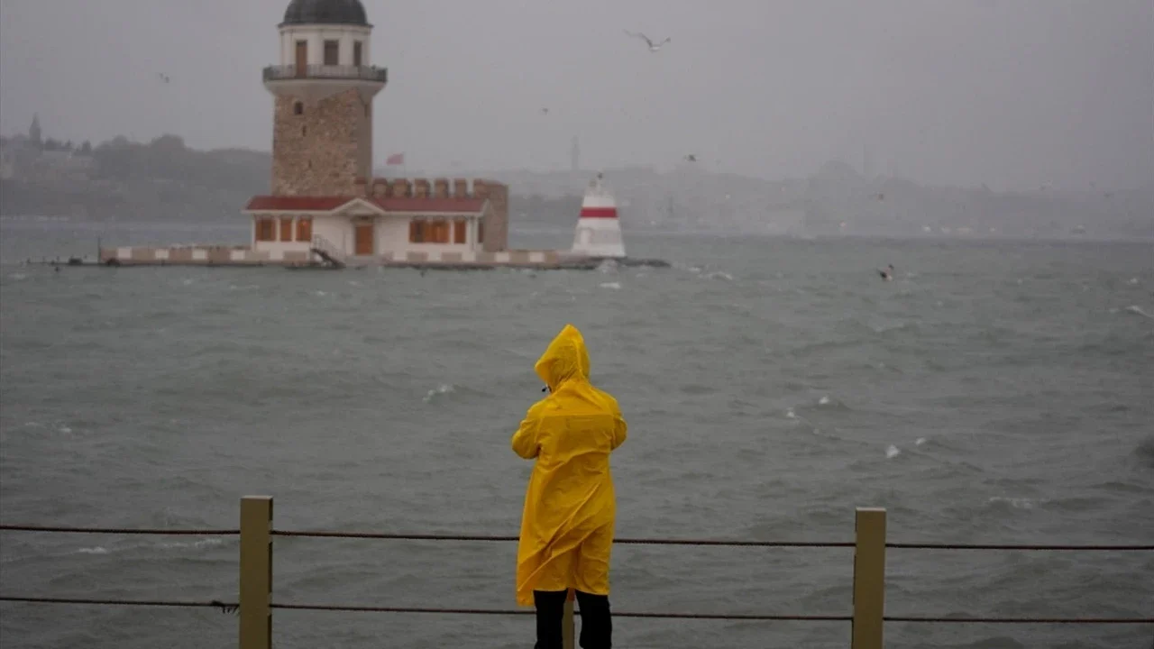 İstanbul'da kuvvetli rüzgar alarmı: Saatte 70 kilometreye ulaşacak