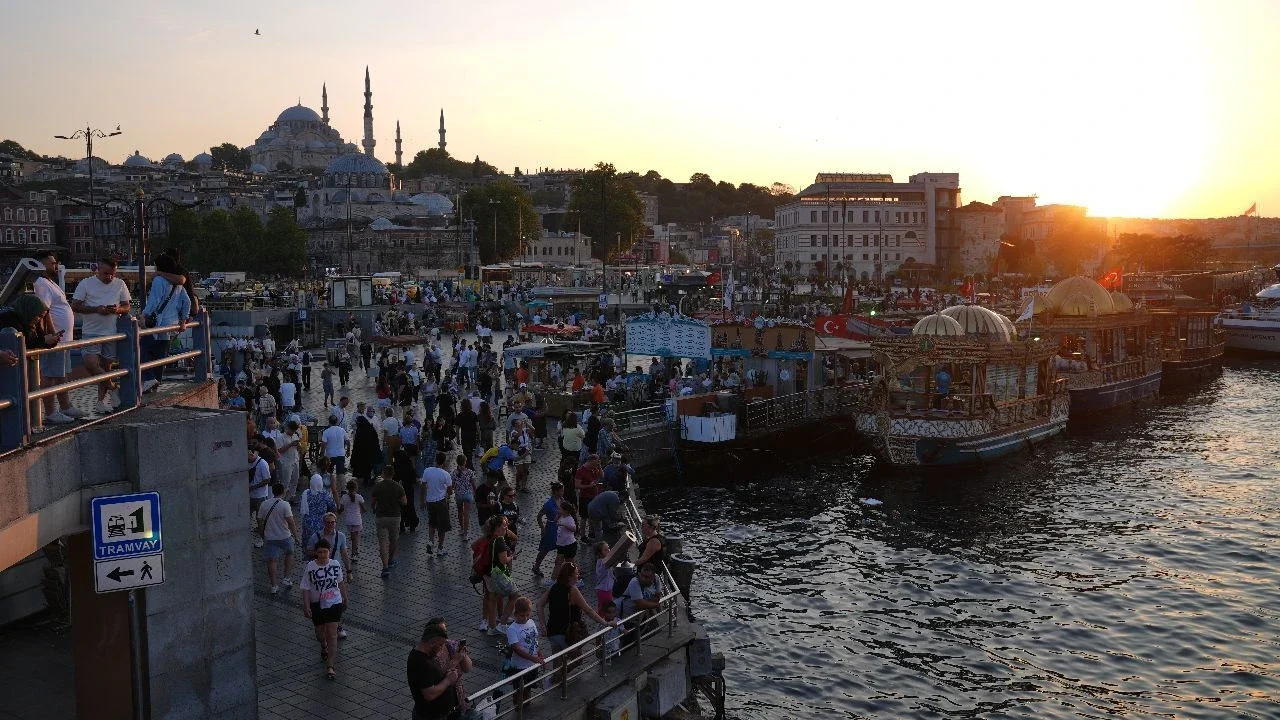 İstanbulluları bunaltan sıcaklara kısa bir ara: Serin havalar ne zaman bitecek?