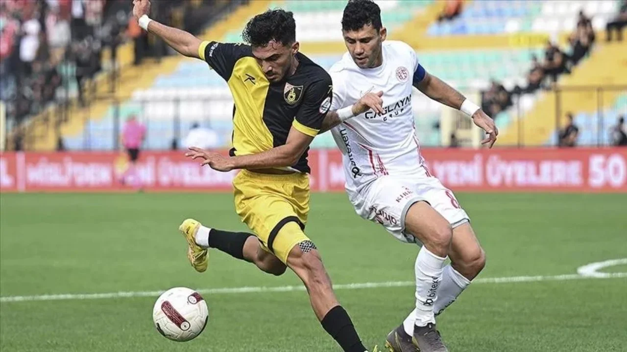 İstanbulspor Antalyaspor karşılaşması için yayın ve maç saati araştırılıyor