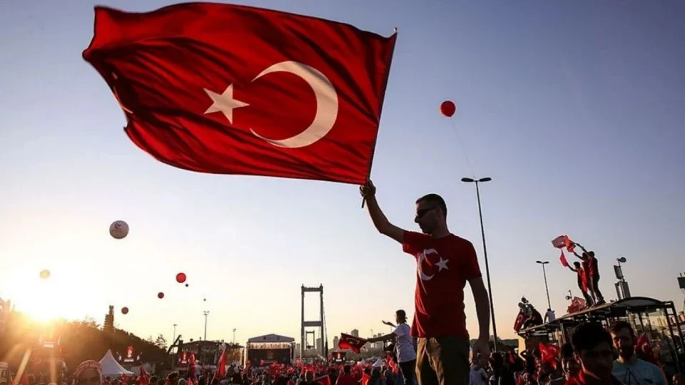 İstanbul’un kurtuluşunda sahne Fatma Turgut ve Mavi Gri’nin