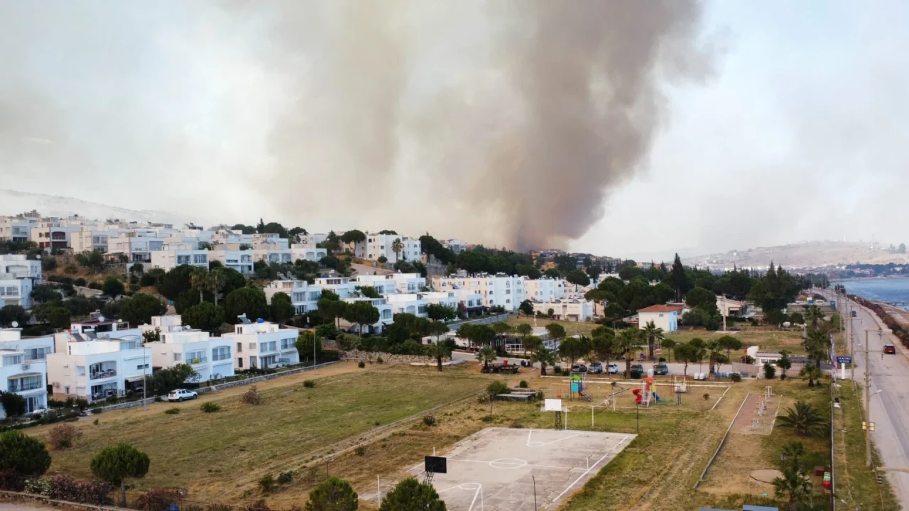 İzmir Dikili yangın son durum: İzmir Dikili yangın son dakika söndürüldü mü, nerede çıktı?