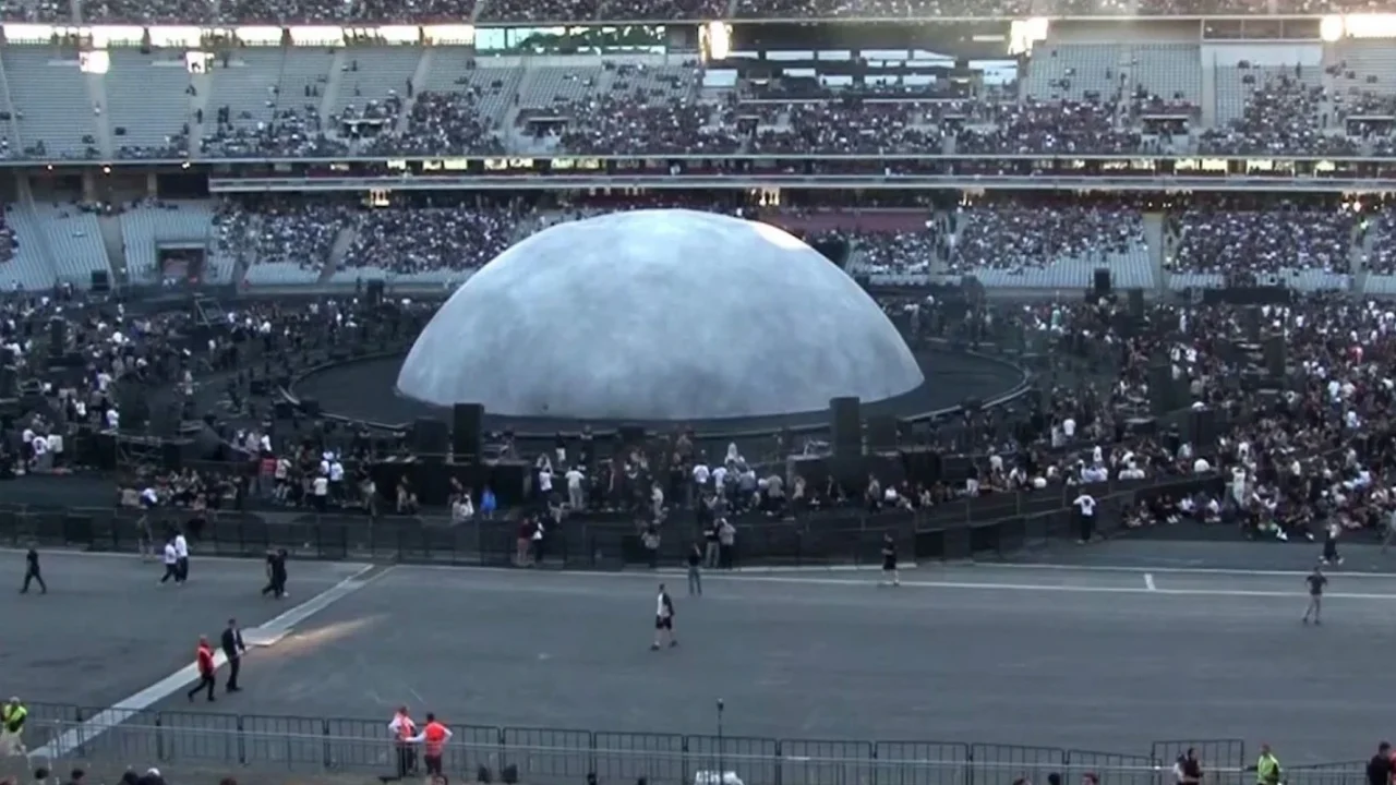 Kanye West İstanbul'u salladı! Konserde görsel şölen ve ünlü akını