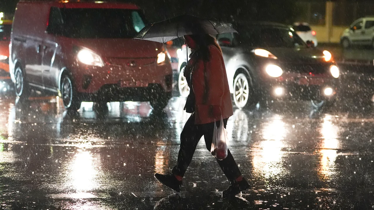 Kavurucu sıcaklar yerini sağnağa bırakıyor: Meteoroloji'den peş peşe uyarılar
