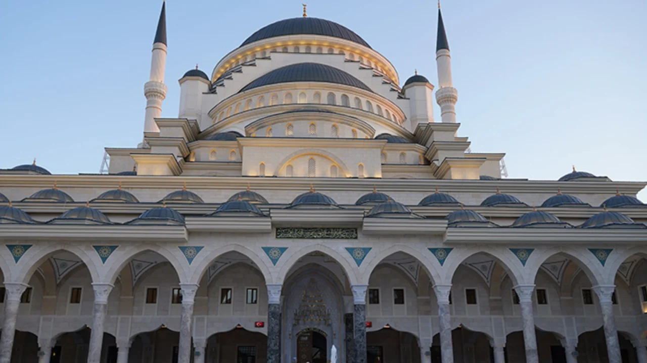 Kayseri, Samsun, Balıkesir bayram namazı saat kaçta? Diyanet 2026 Kurban Bayramı namaz saatlerini duyurdu