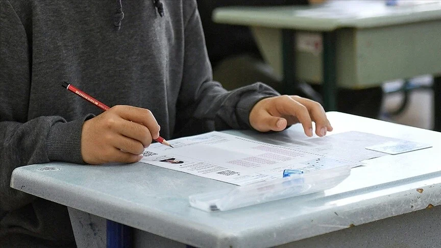 LGS bitti, sosyal medya ikiye bölündü: 'Çok kolaydı' diyen de var 'Zordu' diyen de