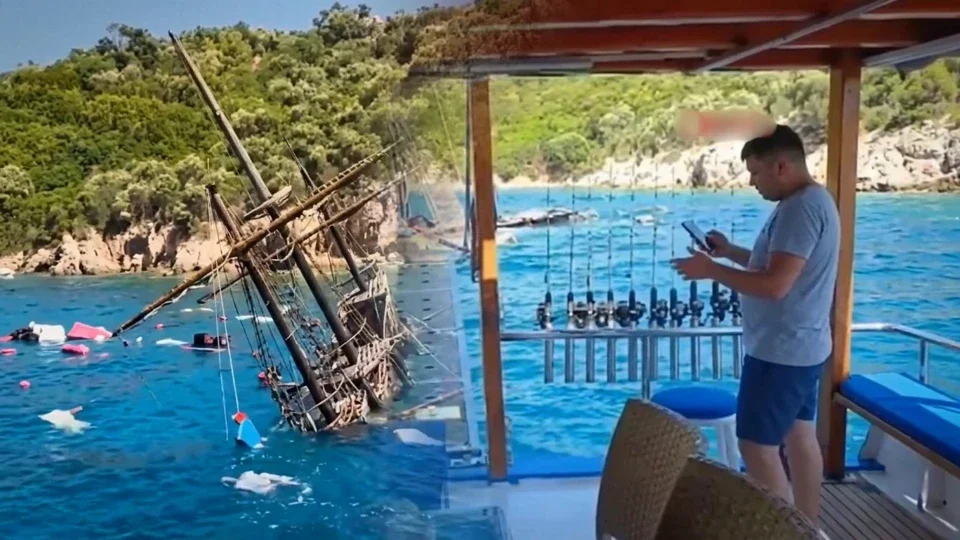 Marmaris'te tur teknesi battı: Bölgeye ekipler sevk edildi