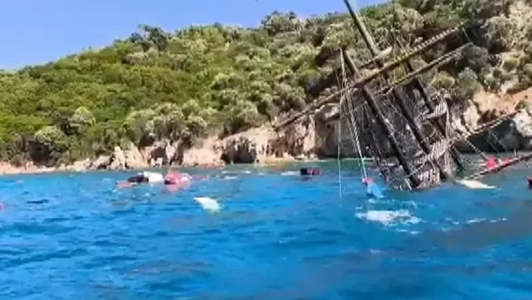 Marmaris'te tur teknesi battı: Bölgeye ekipler sevk edildi
