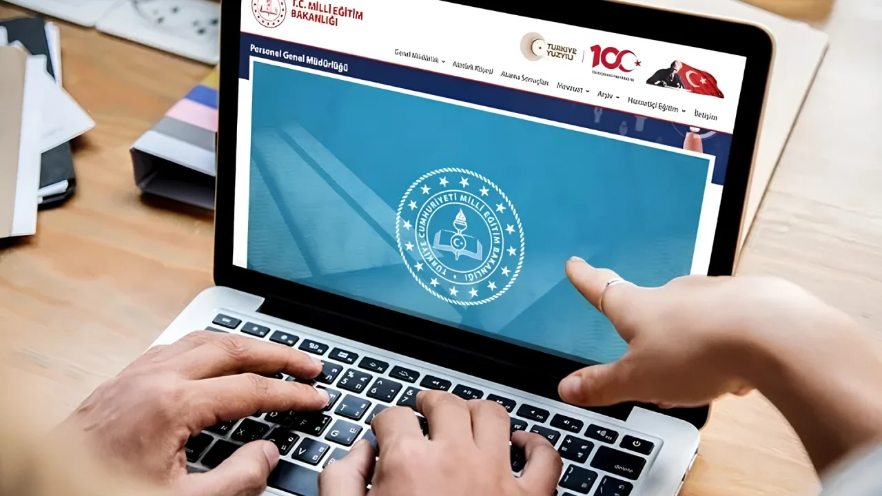 MEB 2026-2027 genelgesi yayımlandı: Öğretmenlerin önlük giymesi zorunlu mu, kılık kıyafet kuralı nasıl uygulanacak?