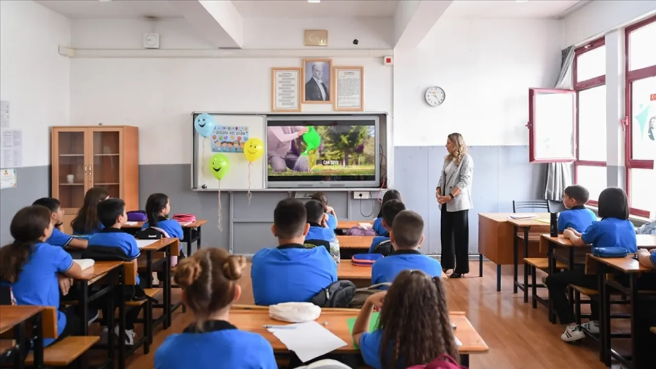 MEB okullar ne zaman açılıyor? 2026-2027 okulların açılmasına kaç gün kaldı? Uyum haftası hangi gün?