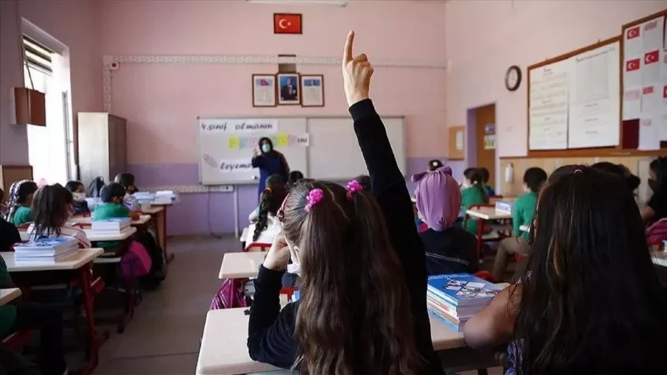 MEB takvimi açıklandı ilk ara tatilin tarihi belli oldu