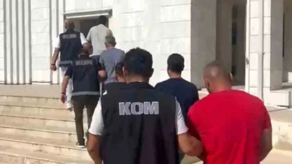 Menderes Belediye Başkanı İlkay Çiçek tutuklandı