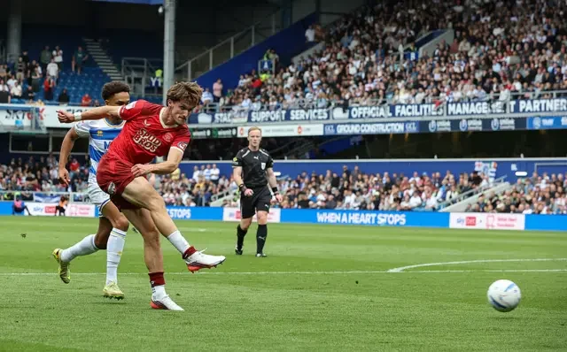 Millwall ve West Ham derbisinde altı dakikada dört gol ve kırmızı kart