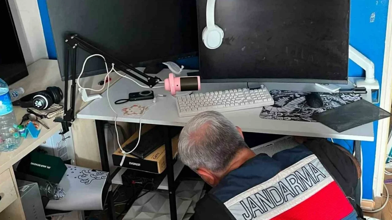 MİT'ten kredi kartı şebekesine operasyon: Üç şüpheli gözaltına alındı
