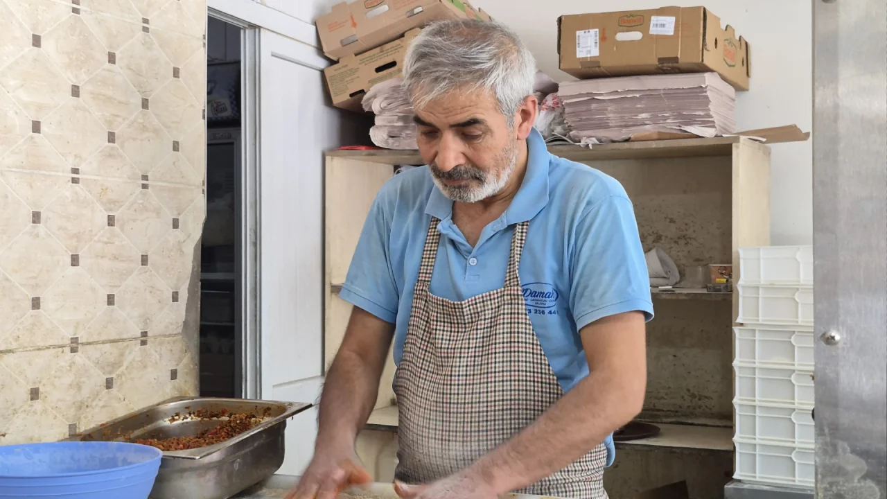 Nefes almak bile zor: 30 yıldır ekmeğini burada kazanıyor
