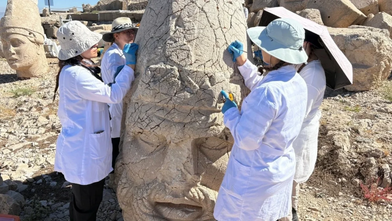 Nemrut Dağı’nda tarihi miras için yeni dönem: Heykeller nanoteknolojiyle güçlendiriliyor