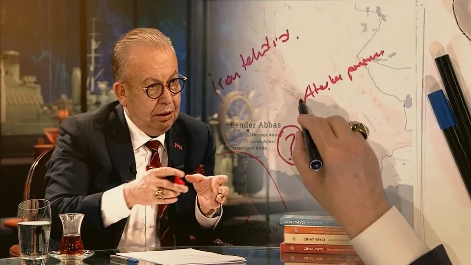 ÖZEL | Amiral Cihat Yaycı harita üzerinden anlattı: 'Türkiye'nin etrafı sarılıyor'
