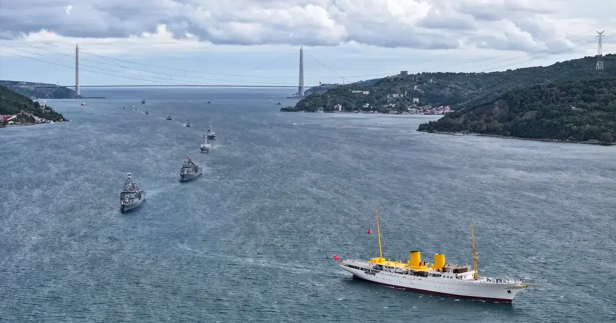 Preveze Zaferi’nin 488’inci yılında Türk donanması Boğaz’da gövde gösterisi yaptı