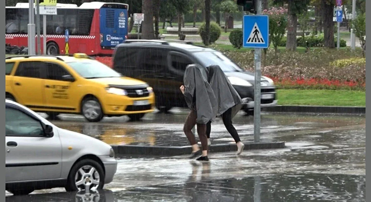 Sıcak hava yerini sağanağa bırakıyor: Meteoroloji illeri tek tek açıkladı