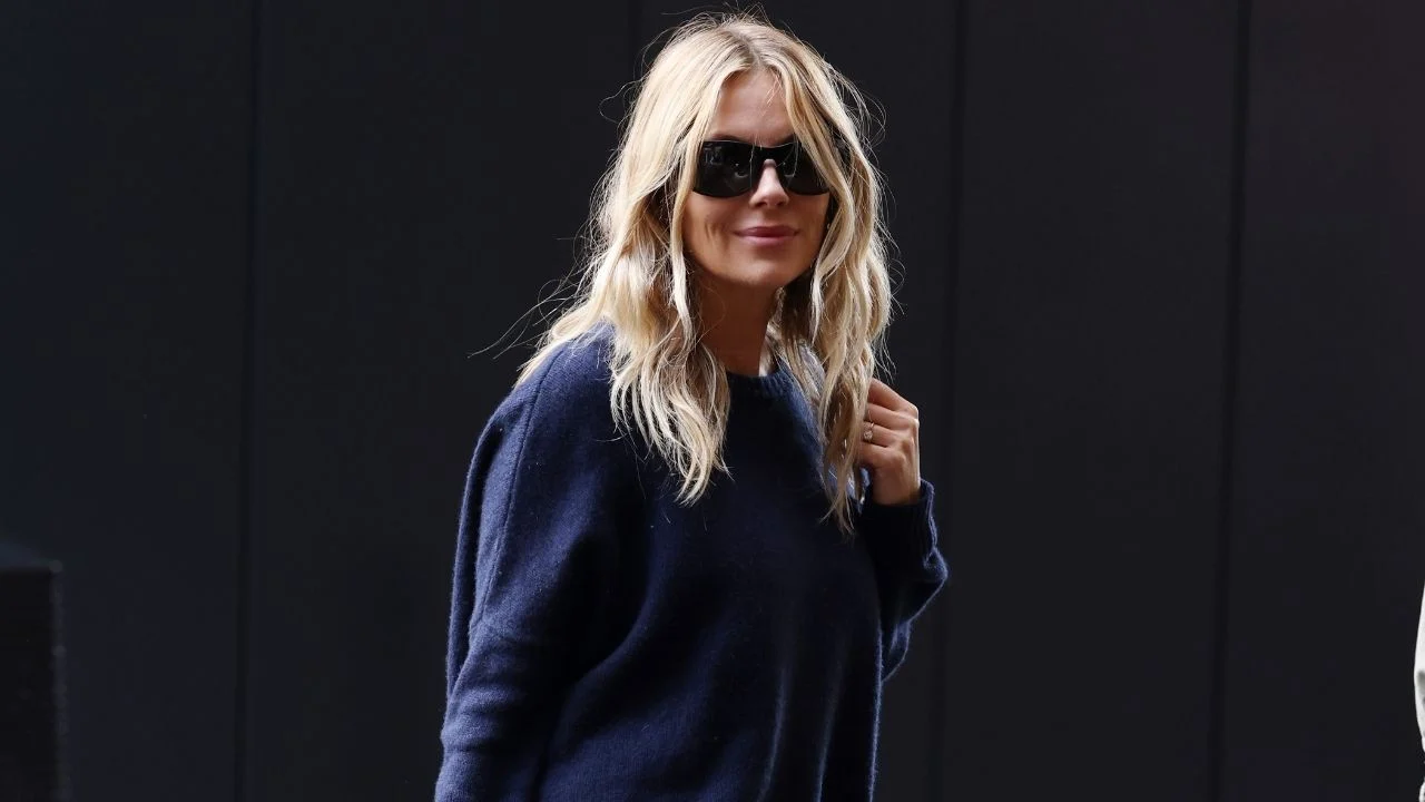 Sienna Miller hamileyken çektiği aşk sahnesinin zorluğunu anlattı
