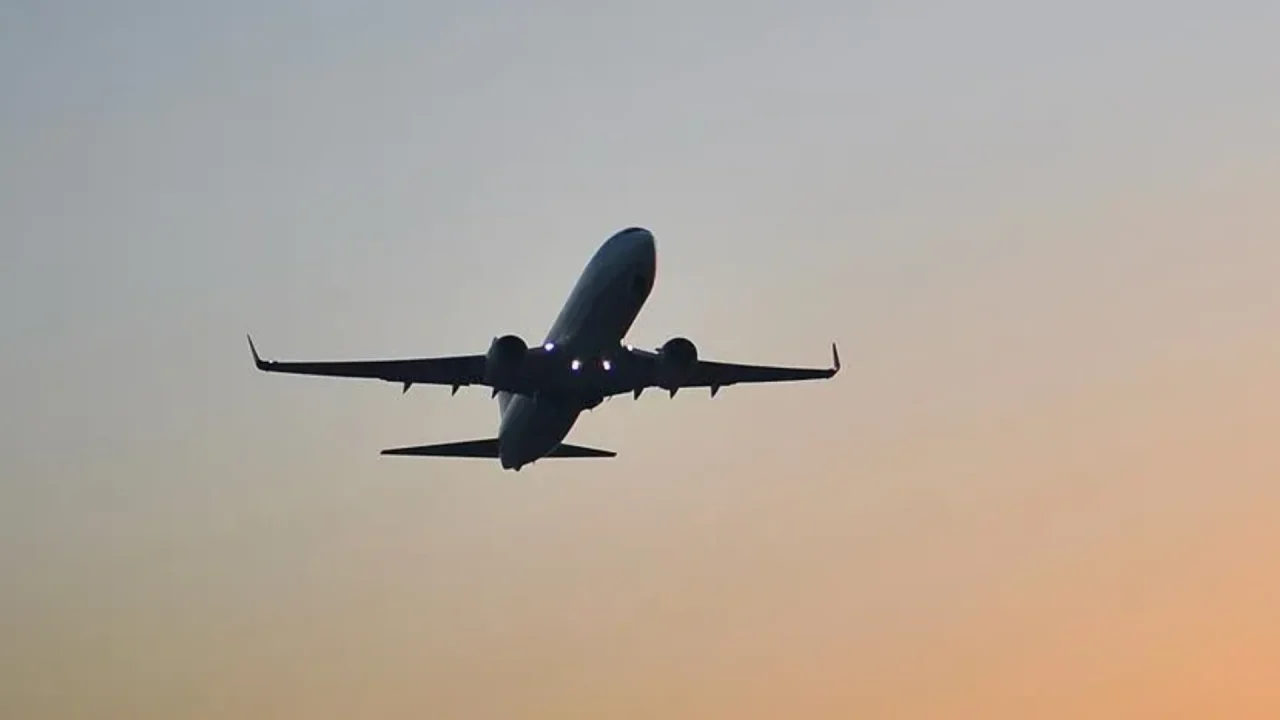 Trabzon'da AJet uçağında kriz: Uçak pistten geri döndü